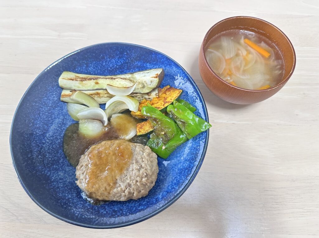 定食仕立ての和風おろぽんずハンバーグ