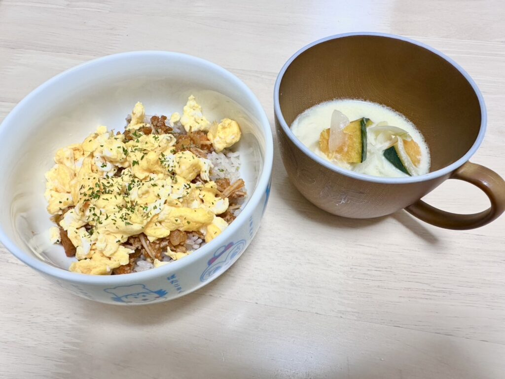 野菜パクパク!ミートソースとろ卵丼